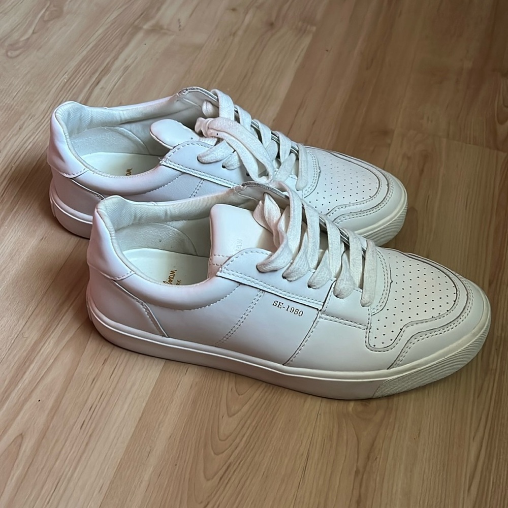 Sam Edelman white sneaker